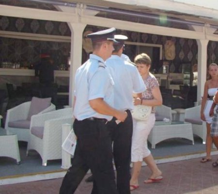Peste 200 de persoane date în urmărire, depistate de oamenii legii